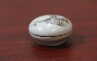 A Small Chinese Porcelain Box