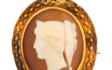 A Victorian shell cameo brooch, relief carved depicting Clas...