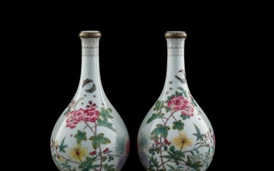 A pair of Chinese 'falangcai'-style garlic-head vases, Republic period