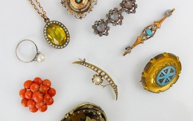 A selection of jewellery, including a citrine coloured penda...