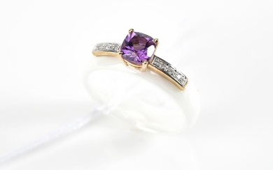 AN AMETHYST AND DIAMOND WHITE CERAMIC RING IN 9CT TWO TONE GOLD