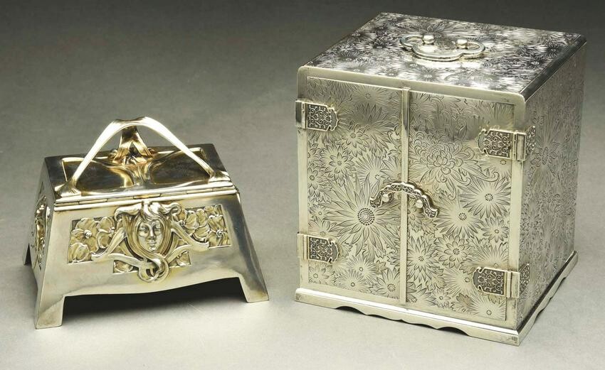 AN ASIAN STYLE STERLING JEWELRY BOX.