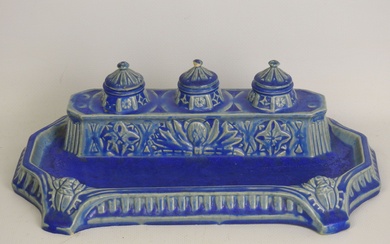 Alexandre BIGOT (1862-1927) : Encrier en céramique émaillée bleue à trois réservoirs à décor de...