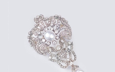 A fine Diamond Art-Nouveau Brooch with Baroque Pearls