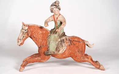 Ancient Chinese, Tang Dynasty - Terracotta figure of a female polo player, 29 x 35 cm with TL Figure
