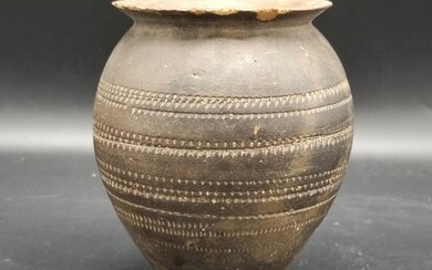 Ancient Gallo - Roman Terracotta (Terra Nigra) Pot with Incised Decoration (comb decor) - 12.5×12×12 cm