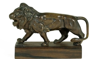 Artis - Bronze sculpture of a standing lion - Bronze, Wood - ca. 1925