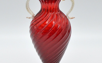 BAROVIER & TOSO. MURANO GLASS AMPHORA, RED AND TRANSPARENT, WITH GLITTER PARTICLES, ITALY, AROUND 1970S.