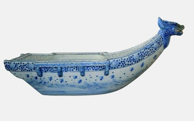 BLUE & WHITE PORCELAIN DRAGON BOAT JARDINIERE, QING Dyn C1910 Chinese Blue and White Porcelain