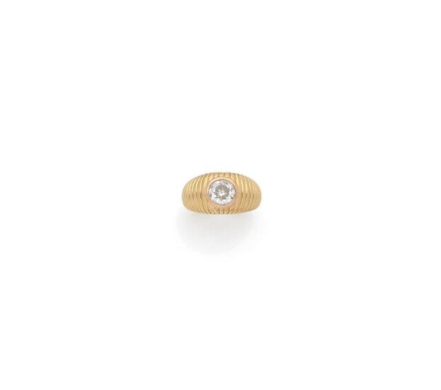 18K yellow gold (750‰) gadrooned half-ring ring set with a...