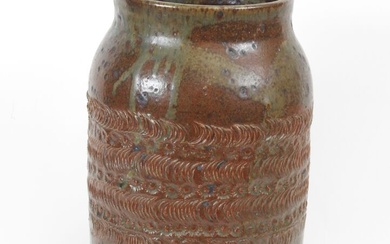 Barbara DELFOSSE (1939 - 2009), dans le goût de. Vase circulaire en grès à décor...