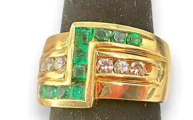 Beautiful 18K Yellow Gold Emerald and Diamond Ring