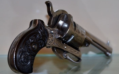 Belgium - 1878 - Magnifique pistolet à broche - 7 MM - "The gardian American model of 1878" nettoyé et prêt à tirer - Crosse avec une magnifique travail de sculpture - Pistolet entièrement ciselé - Revolver