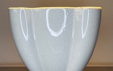 Boch Frères, Keramis, Keramis Boch - Charles Catteau - Vase - Very rare Cup - monochrome geometric ovoid vase - Creamware