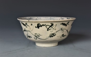 Bowl (1) - Blue and white - Ceramic, Porcelain - Eight Buddhist symbols, Flowers - China - Ming Dynasty (1368-1644)