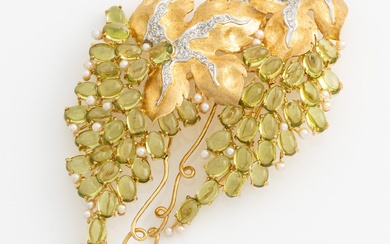 Brooch 18K gold with cabochon-cut peridot, round brilliant-cut diamonds, and cultured pearls