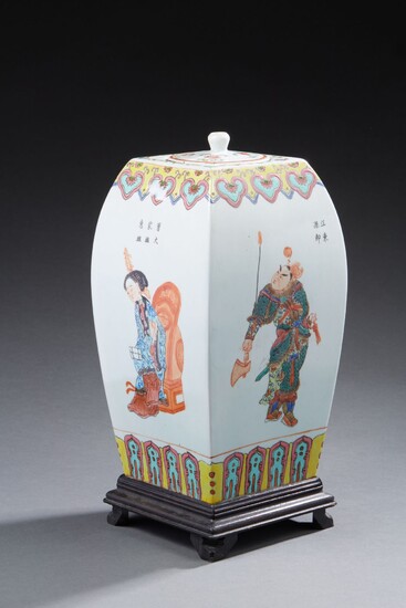 CHINE Vase couvert de forme quadrangulaire... - Lot 275 - Delon - Hoebanx