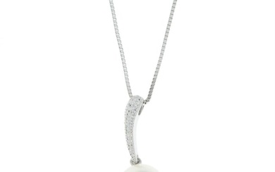 Cultured pearl drop pendant, with chain