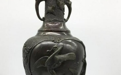 Decorative Chinese vase with embossed image of birds