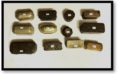 Douze boîtes à bétel. Bronze, laiton, métal. Philippines et Asie du sud-est.