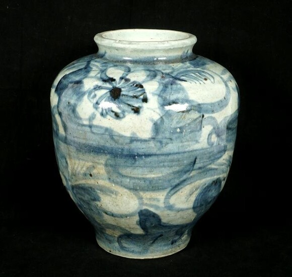 Early Chinese Blue & White Floral Decorated Vase