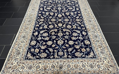 Fine Nain flowers - Carpet - 290 cm - 195 cm