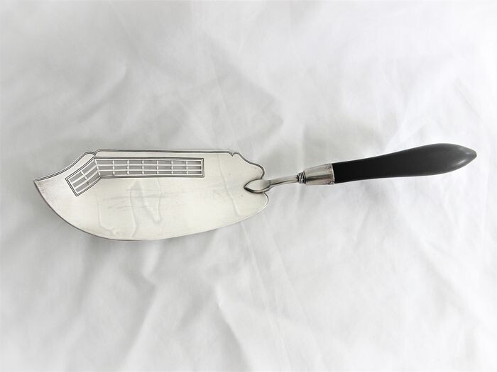 Fish serving scoop in sleek empire design and with ebony handle - .934 silver - Hendrik Smits - Amsterdam 1802 - Netherlands - Early 19th century