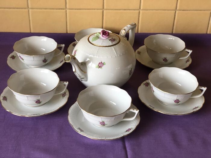 Herend - cups and saucers for 6 and a tea pot - Porcelain