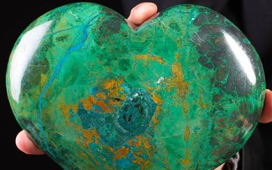 High Quality Polished Chrysocolla Heart from Peru. - Height: 190 mm - Width: 150 mm- 2887 g