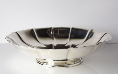 LG Sterling Silver Footed Bowl Watson Irish Exemplar. Fluted bowl scalloped rim