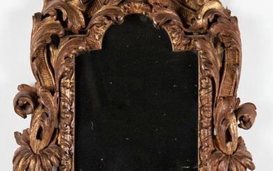 Miroir en bois sculpté et doré Travail italien 18ème siècle H : 65- L :...