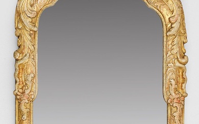 Miroir mural baroque Bois, sculpté, serti et doré. Encadrement étroit et rectangulaire du miroir en...