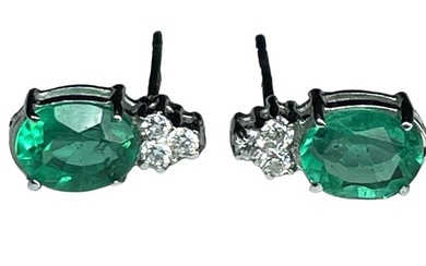 NO RESERVE PRICE - 18 kt. White gold - Earrings Emerald - Diamonds