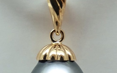 No Reserve Price - Tahitian Pearl, Seafoam Peacock, Drop-Shaped, 9.59 X 10.36 mm - Pendant - 18 kt. Yellow gold