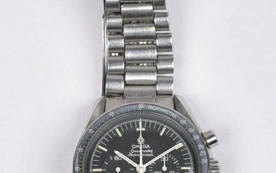 OMEGA. Speedmaster Professional. Montre bracelet chronographe en acier, échelle tachymétrique, cadran à fond noir, index...