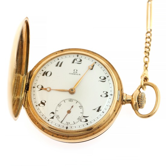 Omega 14k gold hunter case pocket watch. C. 1920. Weight 103 g. Case diam. 50 mm. Together with a 14k gold watch chain. (2)