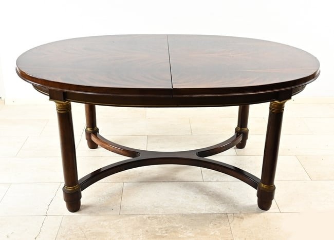 Oval mahogany pull-out table