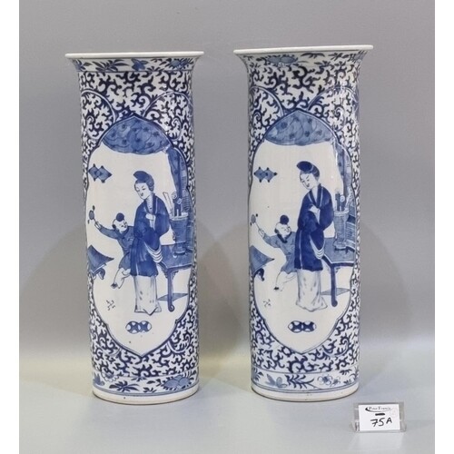 Pair of Late Qing Chinese porcelain blue and white cylinder ...