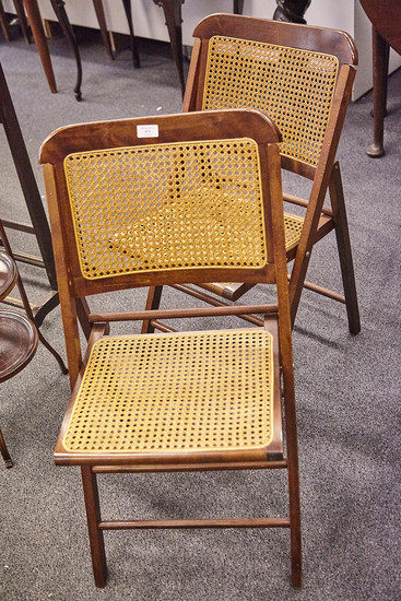 Paire de chaises dans le go˚t de Pierre Jeanneret…