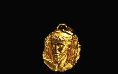 Pendentif en or jaune au profil du Christ,... - Lot 275 - Métayer-Mermoz Maison de Ventes aux Enchères Nevers