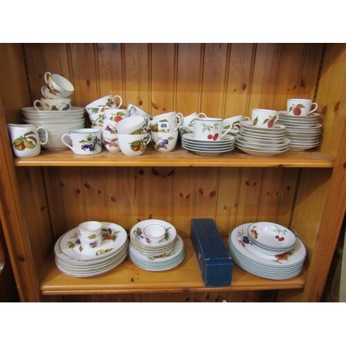 ROYAL WORCESTER EVESHAM, a large collection of tableware inc...