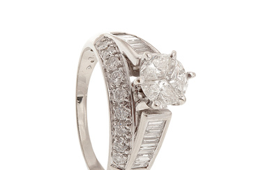 Ring in white gold with diamonds.