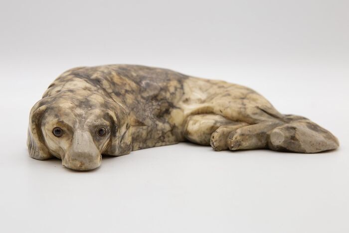 Sculpture, Animalier - Saint Bernard dog lying down (1) - Marble - Late 19th century