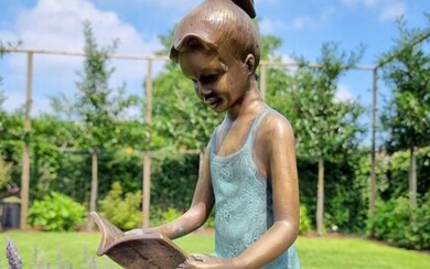 Sculpture, Sitting girl reads book - Bronze - recent
