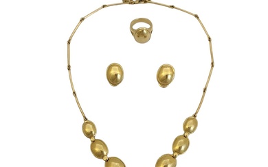 Superbe PARURE en or jaune composée d'une bague (TDD 52), clips d'oreilles et collier long...