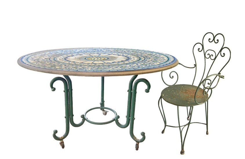 Tavolo rotondo in pietra lavica e n.4 sedie in ferro battuto. , 20th century