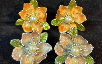 Two Pairs Of Vintage Joan Rivers Clip On Flower With Pearl Earrings Silver & Gold Tone