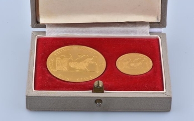 United Kingdom - 2 médailles1965 "SIR WINSTON CHURCHILL `THIS WAS THEIR FINEST HOUR" dans la cassette d'origine.- Gold