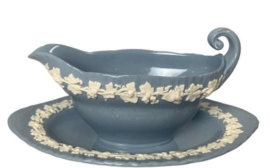 WEDGWOOD BLUE GRAVY BOAT W/ ATTACHED UNDERPLATE