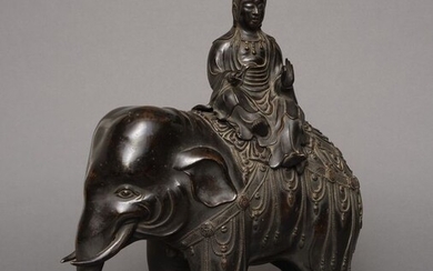 koro incense burner - Bronze - Kannon - Large & heavy bronze figure of bodhisattva Kannon sitting astride on a caparisoned elephant - Japan - Late Edo - Meiji period